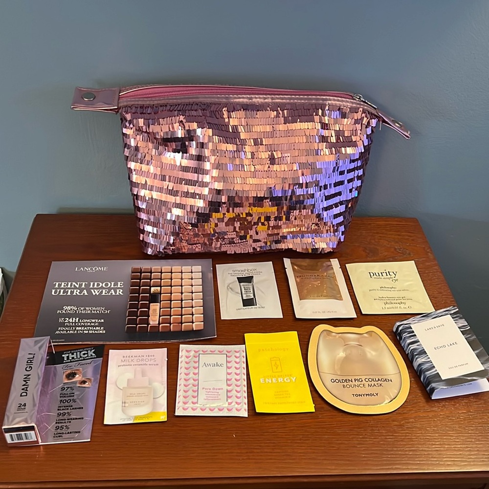 Cosmetic Bag with Beauty Samples
